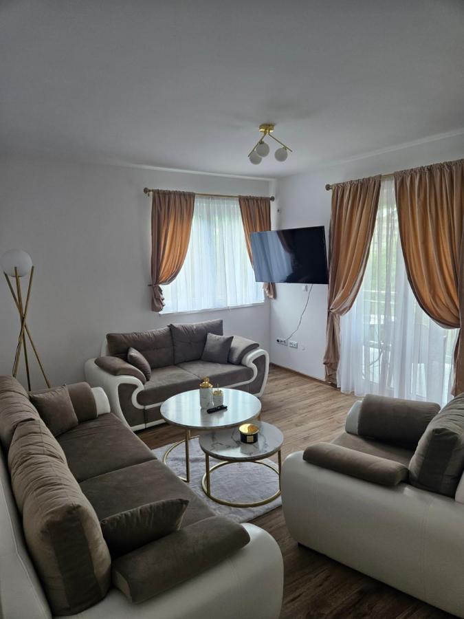 Golden Sky Apartment Cazin Exterior photo