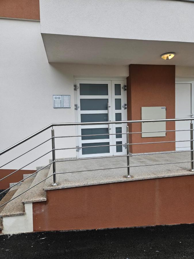 Golden Sky Apartment Cazin Exterior photo